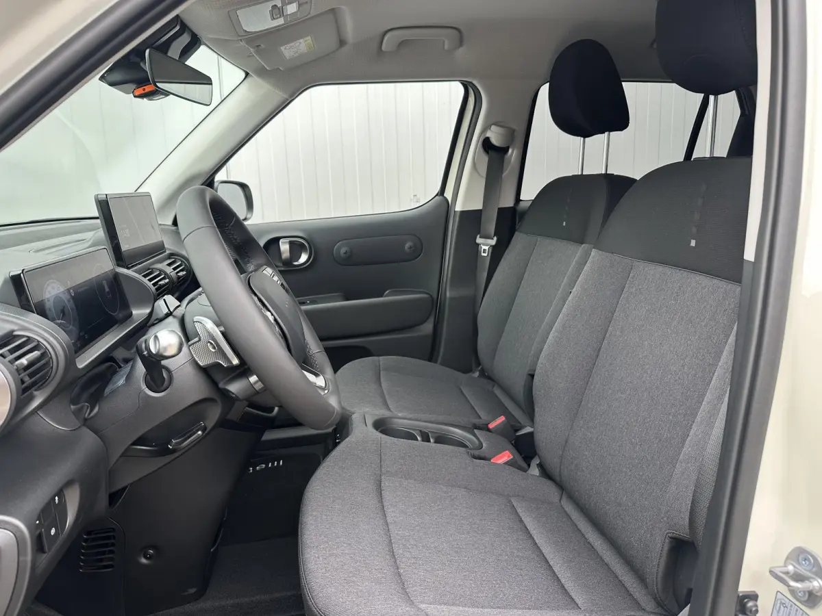 Evolve 49 kWh /  Cruise control Adaptief / Apple Carplay & Android Auto / Navigatie / Parkeersensoren Voor + Achter / Airco / achteruitrijcamera /