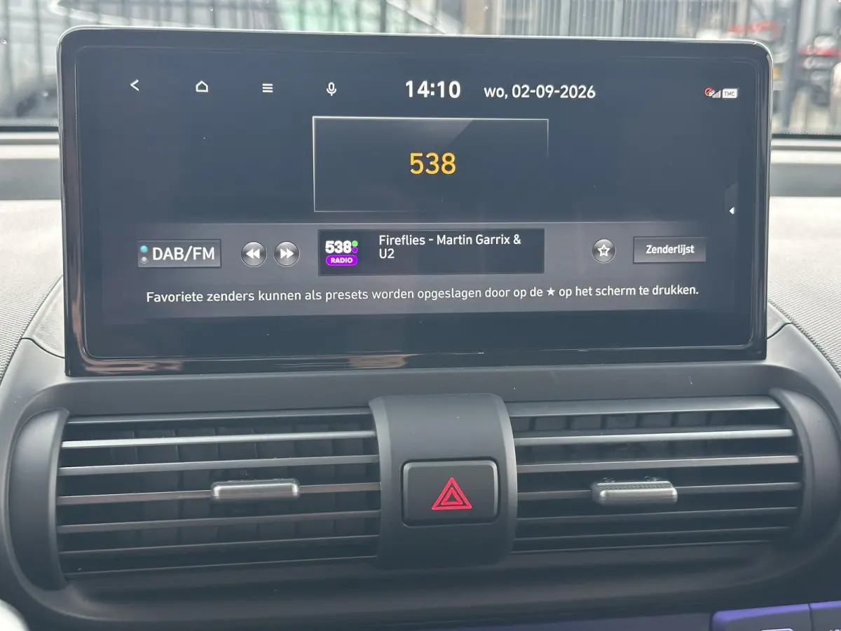 Evolve 49 kWh /  Cruise control Adaptief / Apple Carplay & Android Auto / Navigatie / Parkeersensoren Voor + Achter / Airco / achteruitrijcamera /