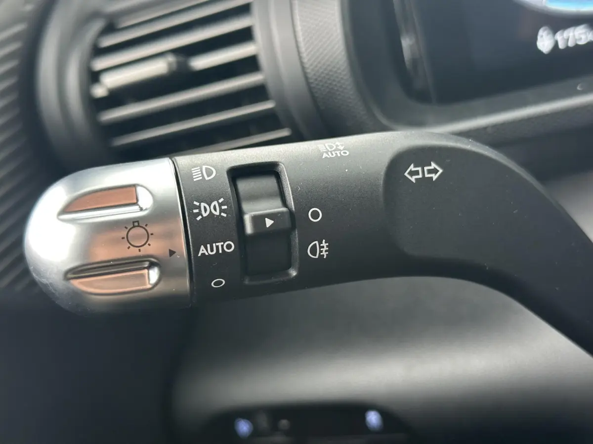 Evolve 49 kWh /  Cruise control Adaptief / Apple Carplay & Android Auto / Navigatie / Parkeersensoren Voor + Achter / Airco / achteruitrijcamera /