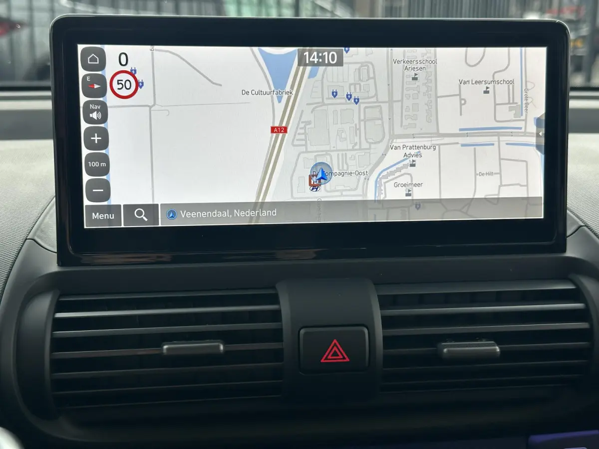 Evolve 49 kWh /  Cruise control Adaptief / Apple Carplay & Android Auto / Navigatie / Parkeersensoren Voor + Achter / Airco / achteruitrijcamera /