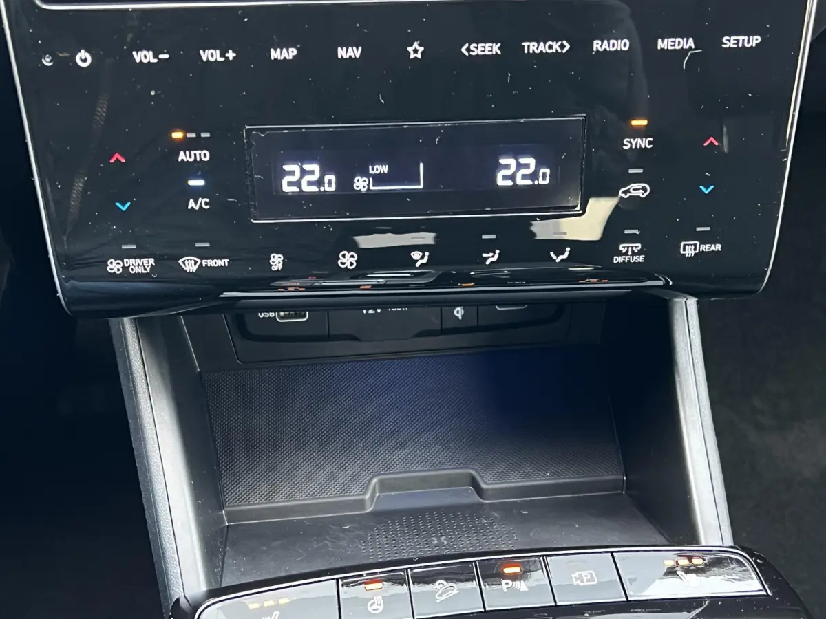 1.6 T-GDI PHEV Comfort Smart 4WD / Fabrieksgarantie tot 01-2028 / WLTP 62km / Navi / Apple Carplay Android / Stuur- en stoelverwarming / Adapt. CC / 19" LM wielen /