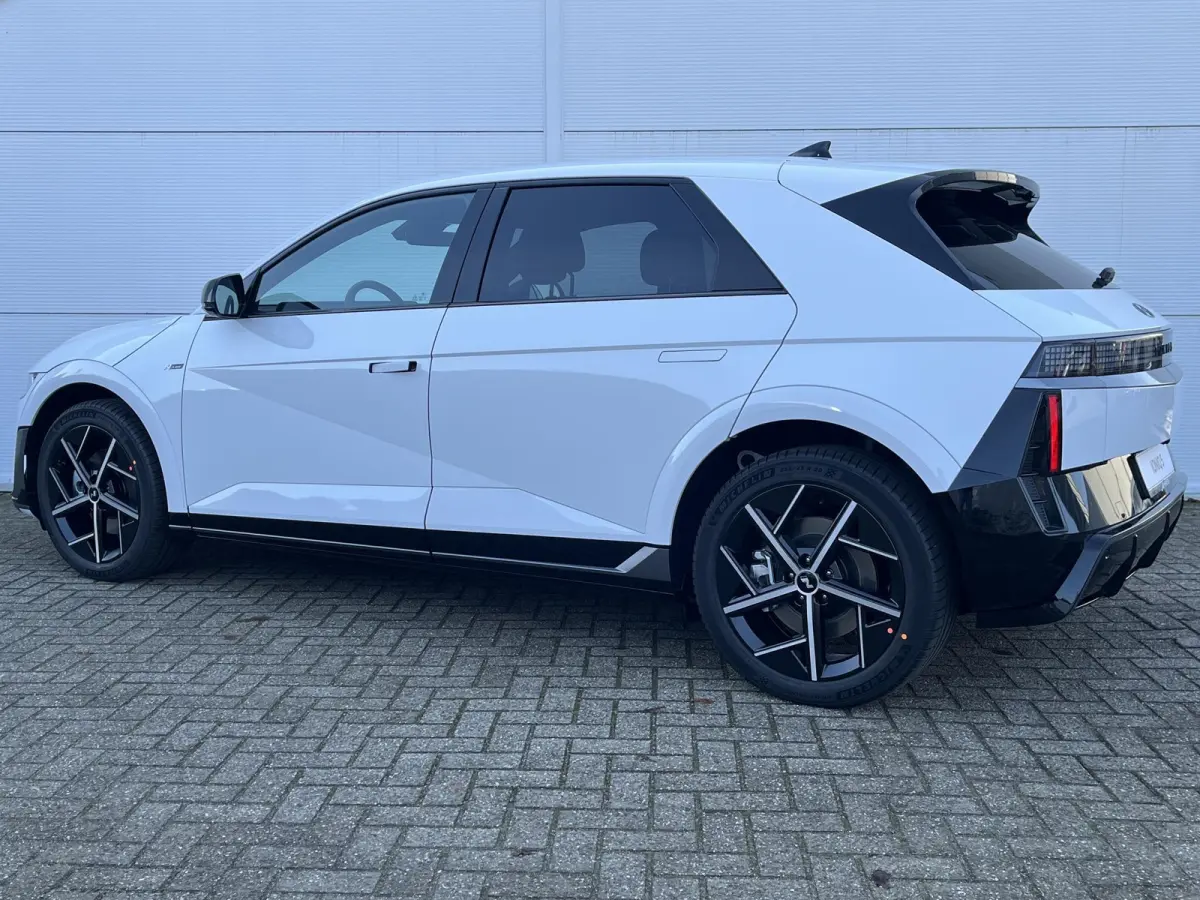N Line Business 84 kWh / €2.000,- voordeel / Voorraad auto / Snel leverbaar / Navigatie / Apple Carplay/Android Auto / Stoel verwarming voor en achter / Adaptive Cruise Control /