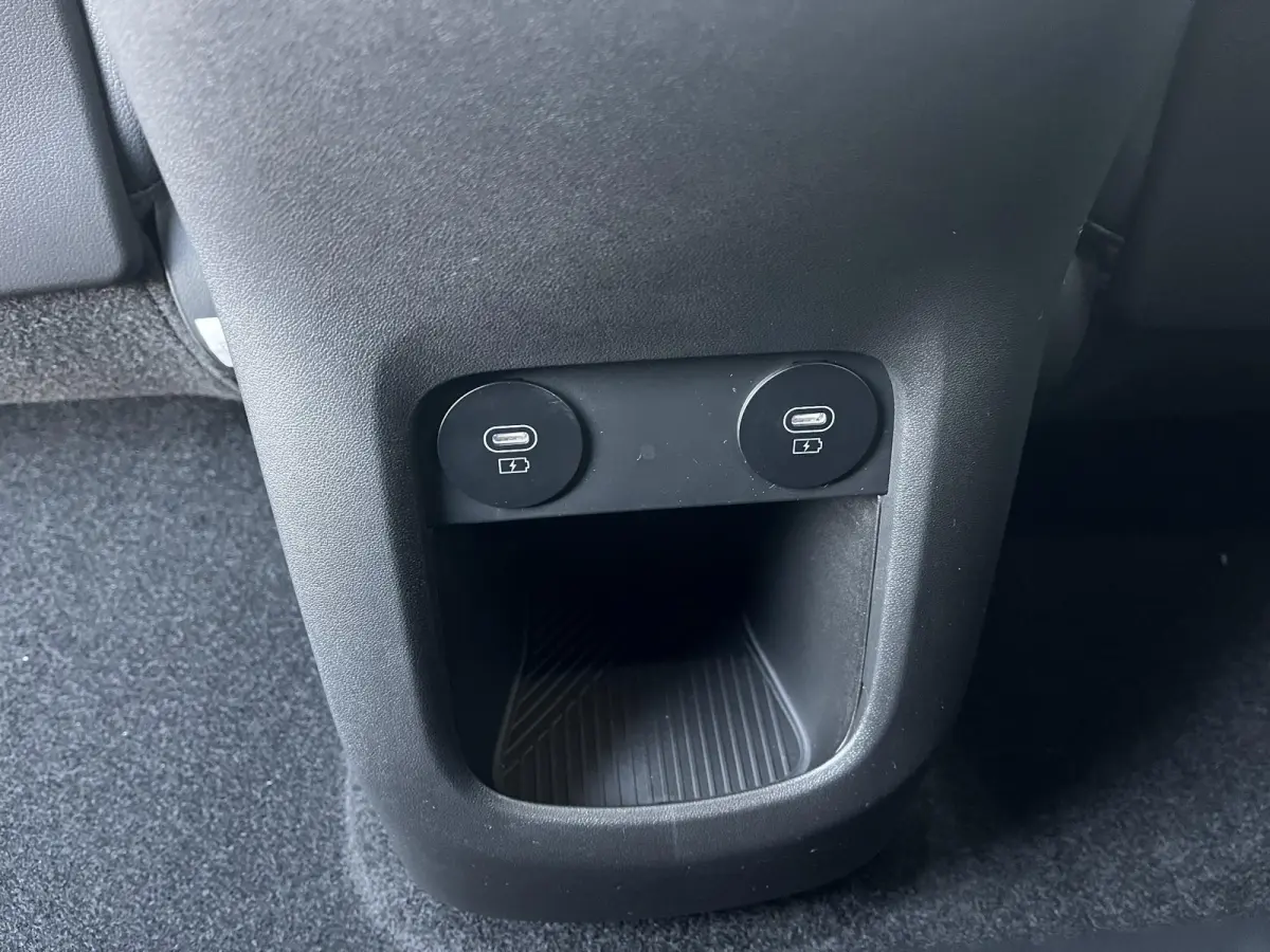 N Line Business 84 kWh / €2.000,- voordeel / Voorraad auto / Snel leverbaar / Navigatie / Apple Carplay/Android Auto / Stoel verwarming voor en achter / Adaptive Cruise Control /