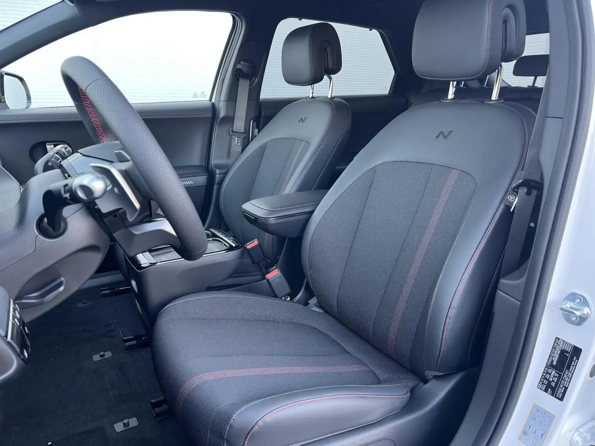 N Line Business 84 kWh / €2.000,- voordeel / Voorraad auto / Snel leverbaar / Navigatie / Apple Carplay/Android Auto / Stoel verwarming voor en achter / Adaptive Cruise Control /