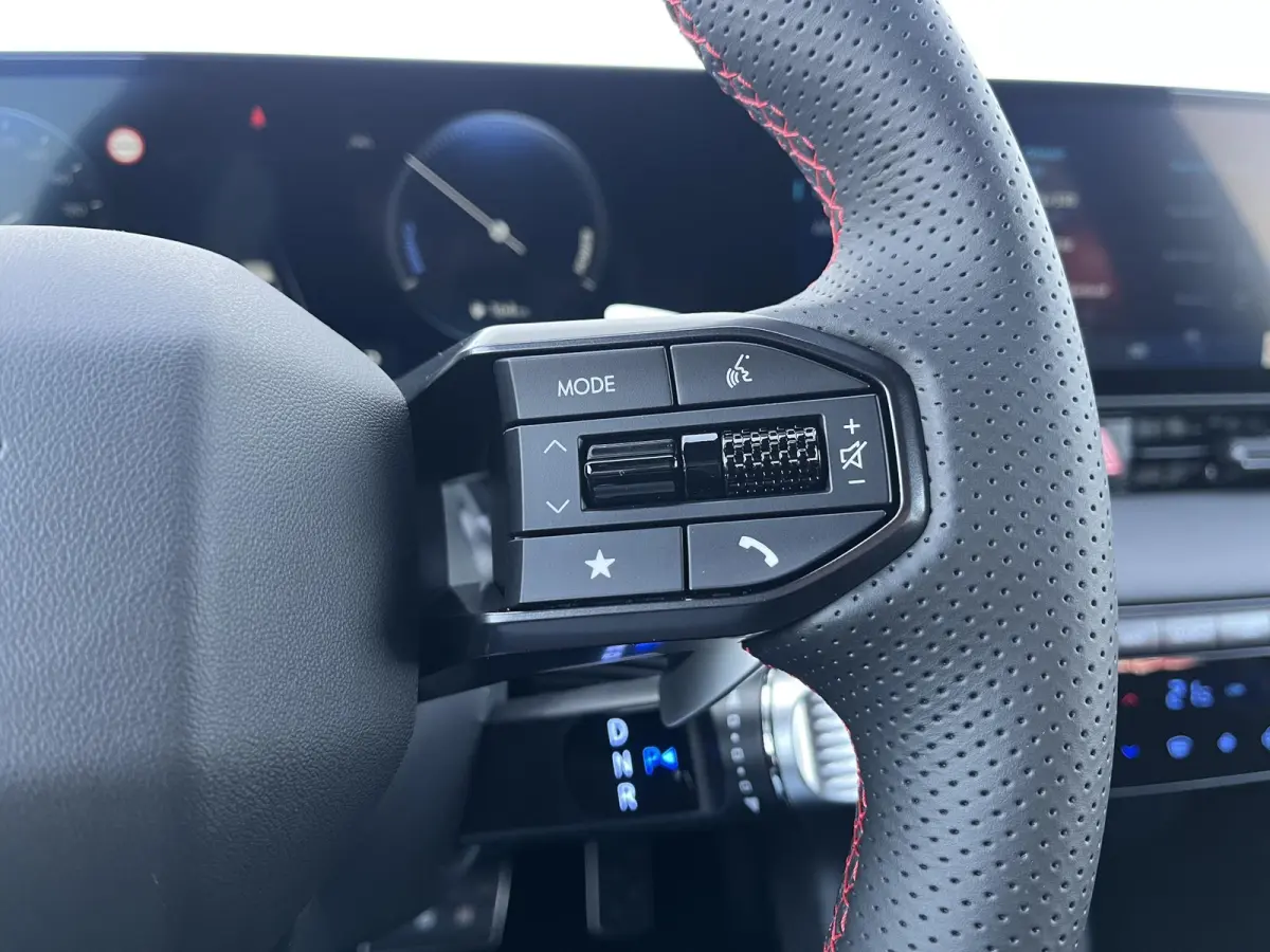 N Line Business 84 kWh / €2.000,- voordeel / Voorraad auto / Snel leverbaar / Navigatie / Apple Carplay/Android Auto / Stoel verwarming voor en achter / Adaptive Cruise Control /