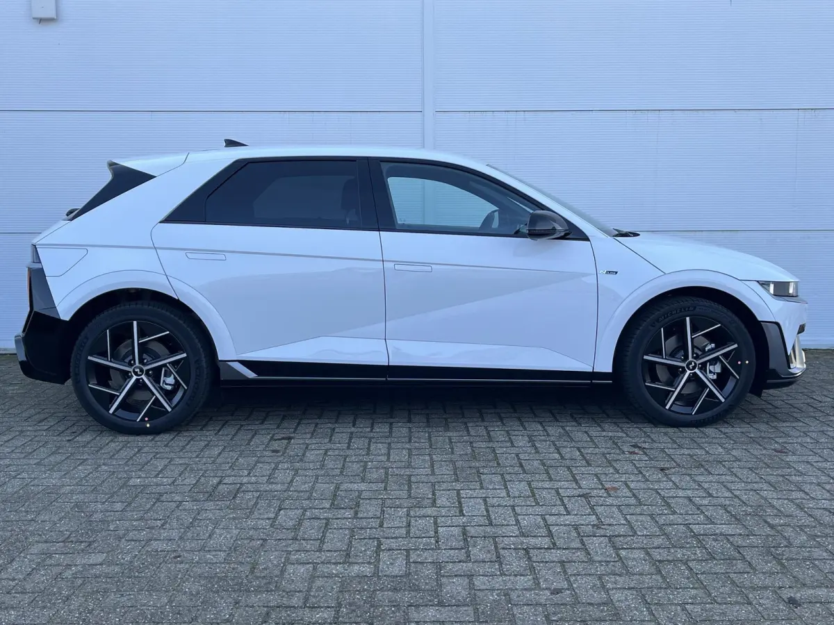 N Line Business 84 kWh / €2.000,- voordeel / Voorraad auto / Snel leverbaar / Navigatie / Apple Carplay/Android Auto / Stoel verwarming voor en achter / Adaptive Cruise Control /