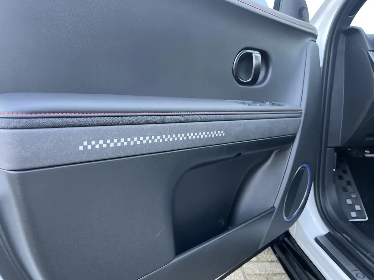 N Line Business 84 kWh / €2.000,- voordeel / Voorraad auto / Snel leverbaar / Navigatie / Apple Carplay/Android Auto / Stoel verwarming voor en achter / Adaptive Cruise Control /