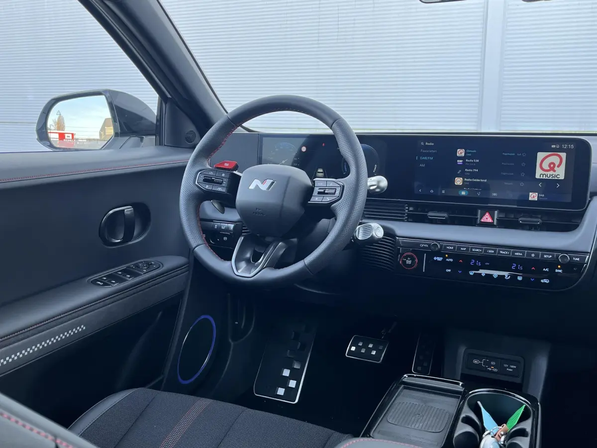 N Line Business 84 kWh / €2.000,- voordeel / Voorraad auto / Snel leverbaar / Navigatie / Apple Carplay/Android Auto / Stoel verwarming voor en achter / Adaptive Cruise Control /