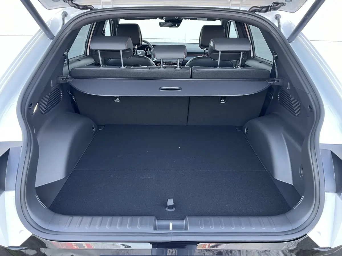 N Line Business 84 kWh / €2.000,- voordeel / Voorraad auto / Snel leverbaar / Navigatie / Apple Carplay/Android Auto / Stoel verwarming voor en achter / Adaptive Cruise Control /