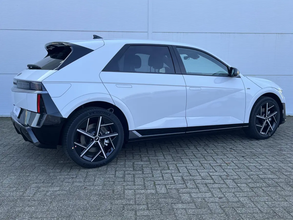 N Line Business 84 kWh / €2.000,- voordeel / Voorraad auto / Snel leverbaar / Navigatie / Apple Carplay/Android Auto / Stoel verwarming voor en achter / Adaptive Cruise Control /