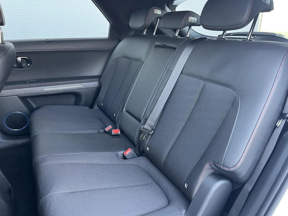 N Line Business 84 kWh / €2.000,- voordeel / Voorraad auto / Snel leverbaar / Navigatie / Apple Carplay/Android Auto / Stoel verwarming voor en achter / Adaptive Cruise Control /
