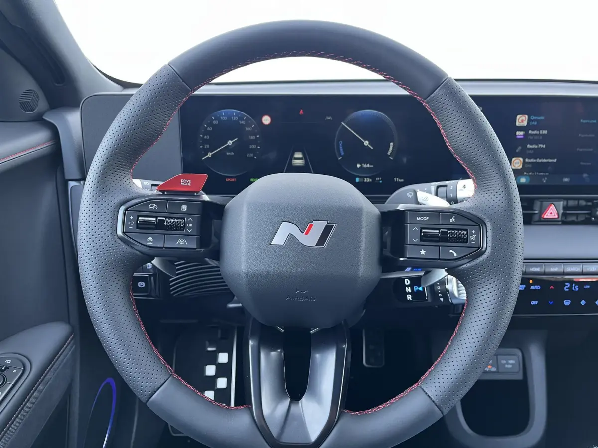 N Line Business 84 kWh / €2.000,- voordeel / Voorraad auto / Snel leverbaar / Navigatie / Apple Carplay/Android Auto / Stoel verwarming voor en achter / Adaptive Cruise Control /
