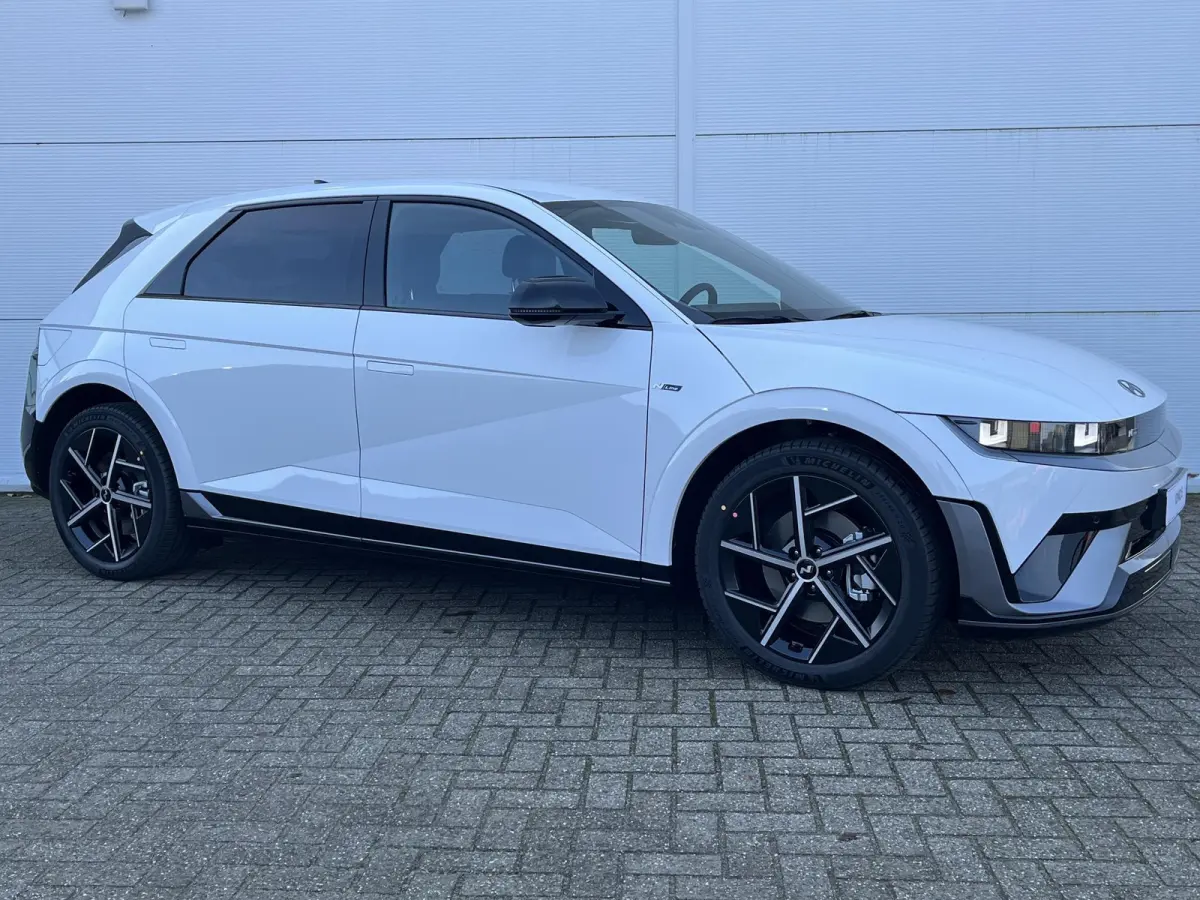 N Line Business 84 kWh / €2.000,- voordeel / Voorraad auto / Snel leverbaar / Navigatie / Apple Carplay/Android Auto / Stoel verwarming voor en achter / Adaptive Cruise Control /