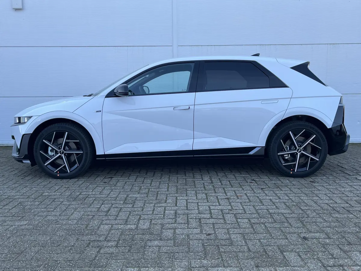 N Line Business 84 kWh / €2.000,- voordeel / Voorraad auto / Snel leverbaar / Navigatie / Apple Carplay/Android Auto / Stoel verwarming voor en achter / Adaptive Cruise Control /