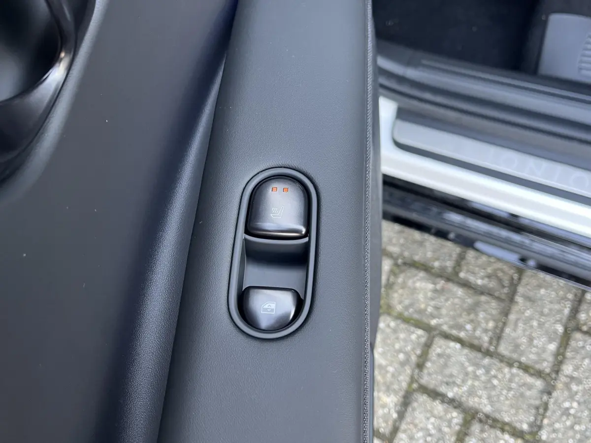 N Line Business 84 kWh / €2.000,- voordeel / Voorraad auto / Snel leverbaar / Navigatie / Apple Carplay/Android Auto / Stoel verwarming voor en achter / Adaptive Cruise Control /