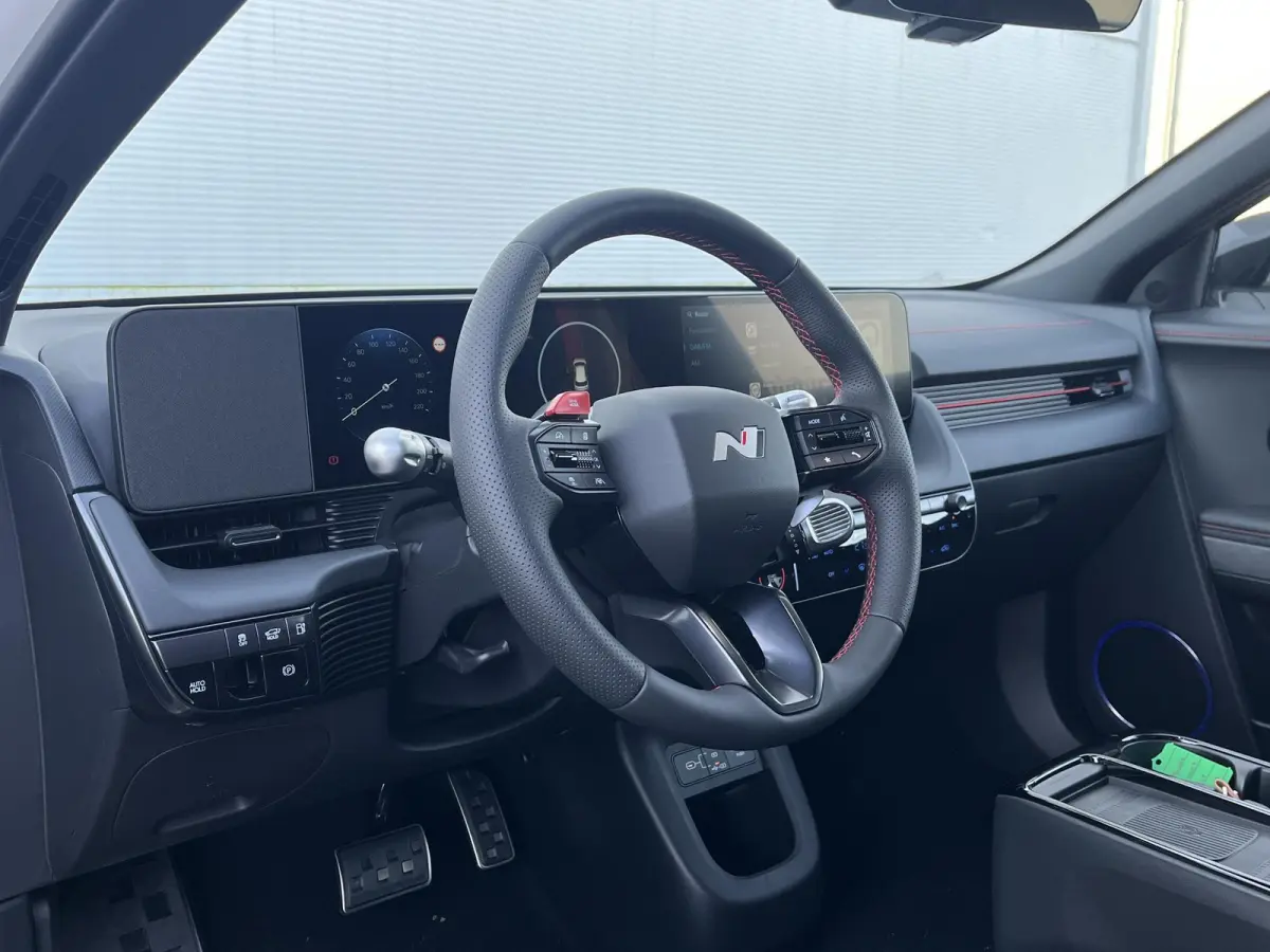 N Line Business 84 kWh / €2.000,- voordeel / Voorraad auto / Snel leverbaar / Navigatie / Apple Carplay/Android Auto / Stoel verwarming voor en achter / Adaptive Cruise Control /