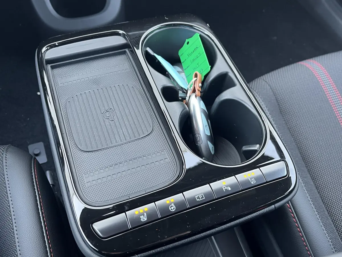 N Line Business 84 kWh / €2.000,- voordeel / Voorraad auto / Snel leverbaar / Navigatie / Apple Carplay/Android Auto / Stoel verwarming voor en achter / Adaptive Cruise Control /