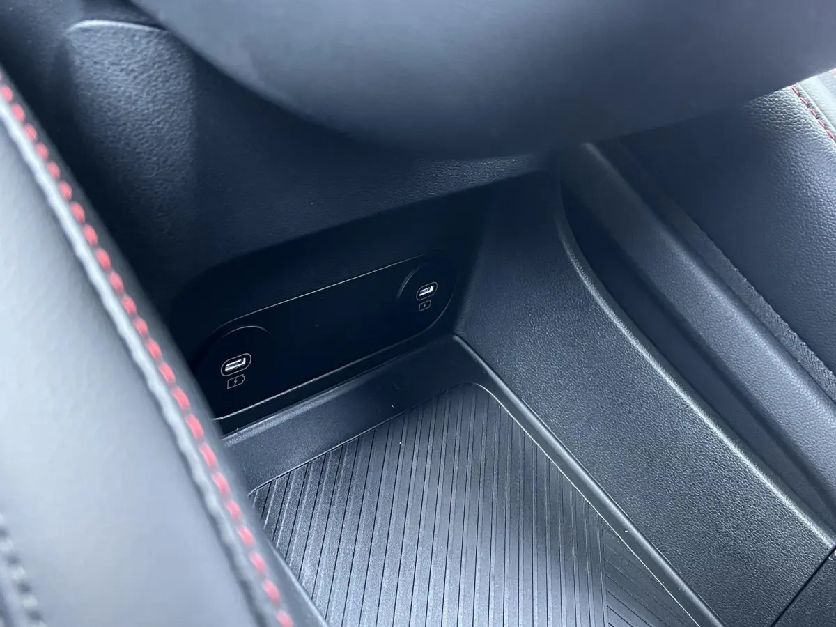 N Line Business 84 kWh / €2.000,- voordeel / Voorraad auto / Snel leverbaar / Navigatie / Apple Carplay/Android Auto / Stoel verwarming voor en achter / Adaptive Cruise Control /