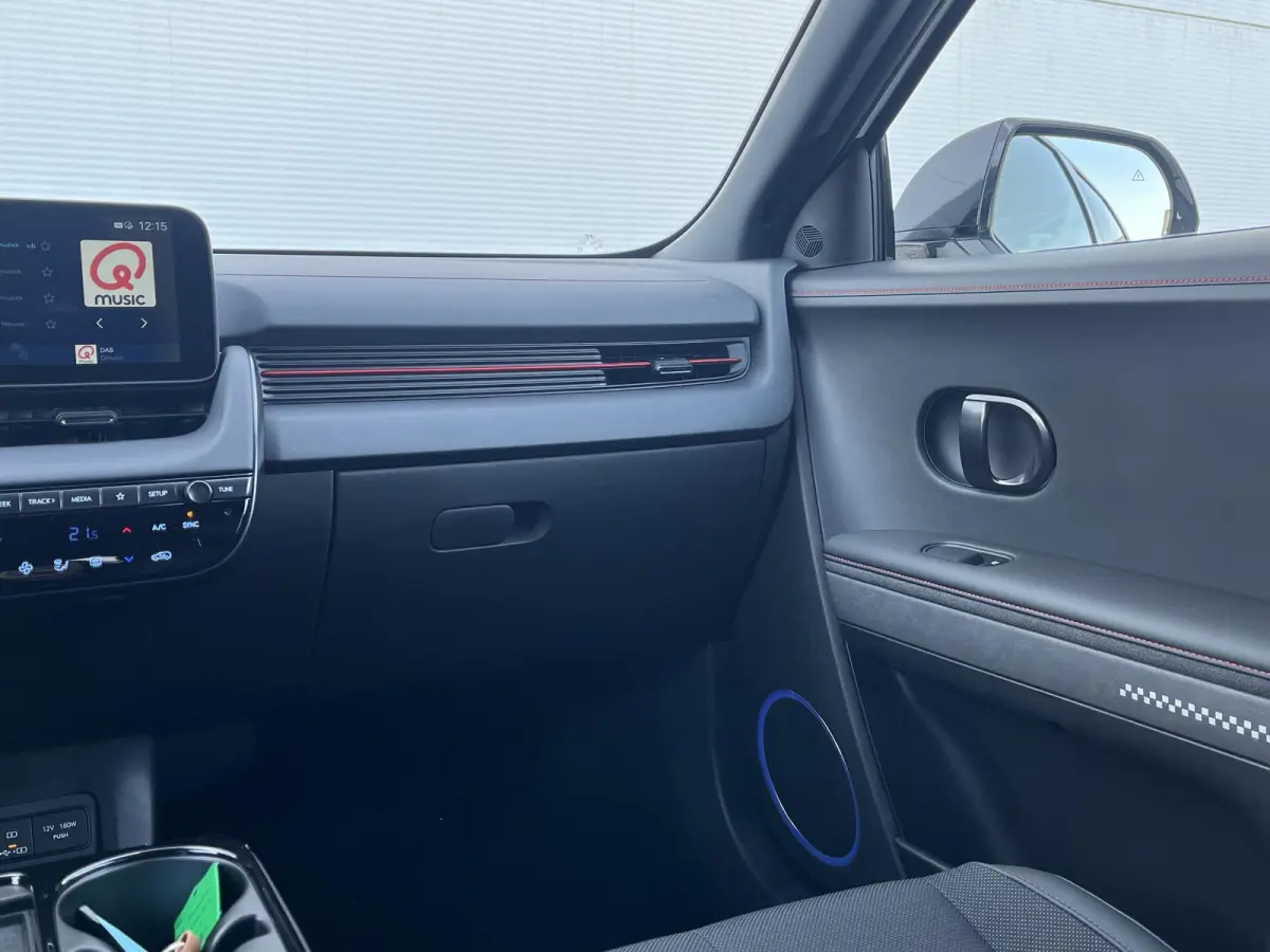 N Line Business 84 kWh / €2.000,- voordeel / Voorraad auto / Snel leverbaar / Navigatie / Apple Carplay/Android Auto / Stoel verwarming voor en achter / Adaptive Cruise Control /