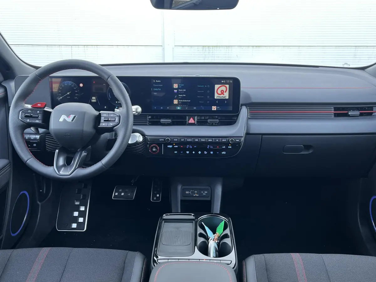 N Line Business 84 kWh / €2.000,- voordeel / Voorraad auto / Snel leverbaar / Navigatie / Apple Carplay/Android Auto / Stoel verwarming voor en achter / Adaptive Cruise Control /