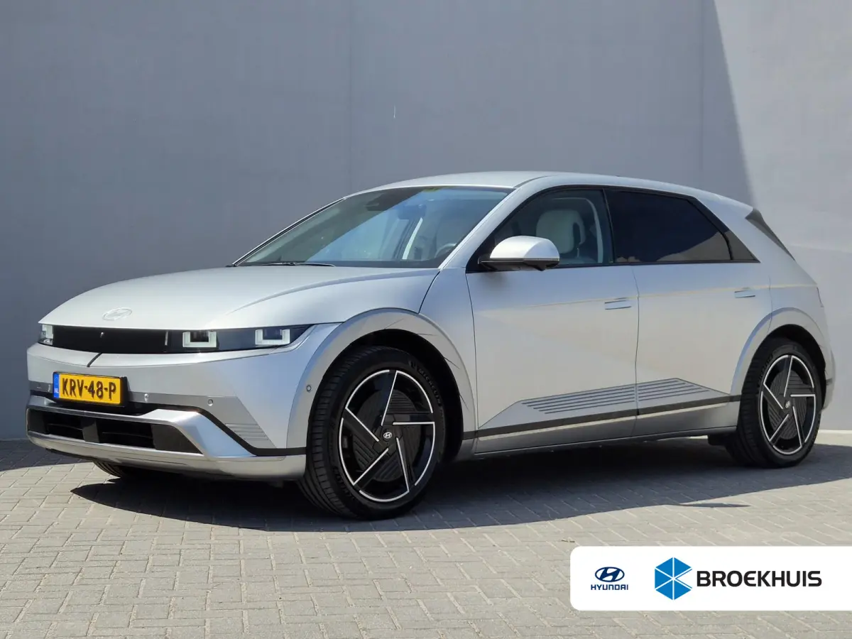 Lounge AWD 84 kWh / SOH 99% / Fabrieksgarantie tot 02-2030 / CCS snelladen / Head Up Display / Warmtepomp / Trekgewicht 1600 kg / Elektrische achterklep / Stuur- Stoel & Achterbank verwarmin