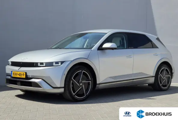 Lounge AWD 84 kWh / SOH 99% / Fabrieksgarantie tot 02-2030 / CCS snelladen / Head Up Display / Warmtepomp / Trekgewicht 1600 kg / Elektrische achterklep / Stuur- Stoel & Achterbank verwarmin