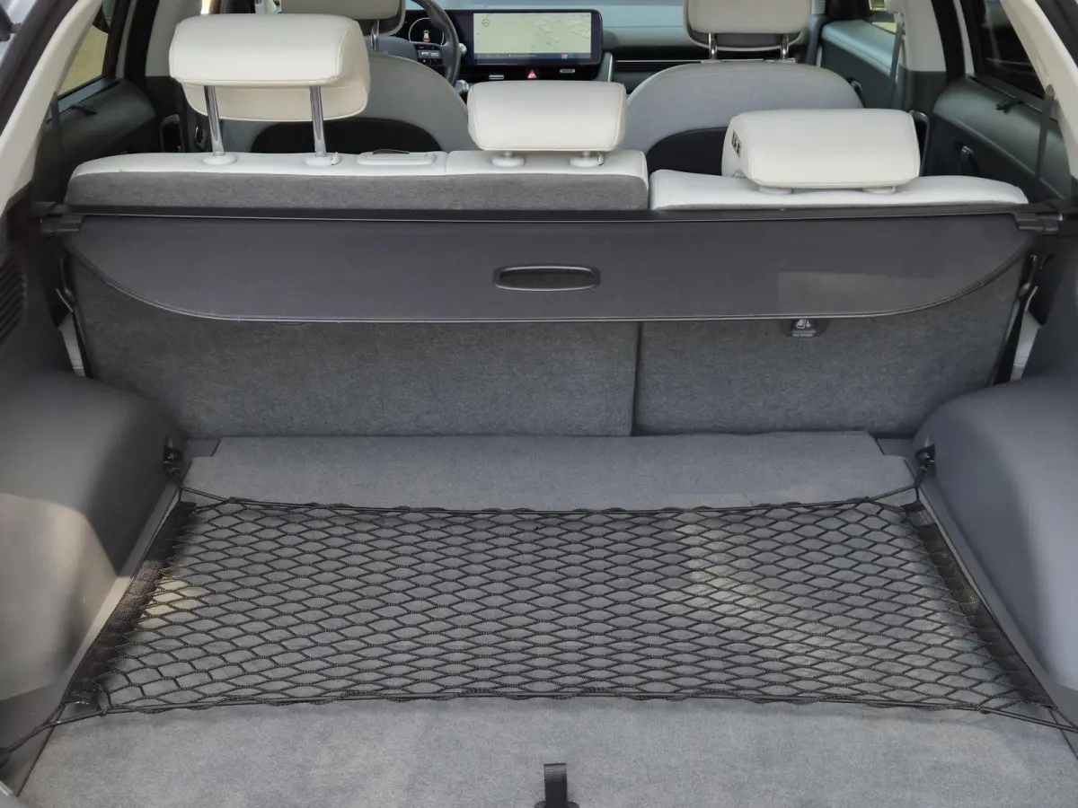 Lounge AWD 84 kWh / SOH 99% / Fabrieksgarantie tot 02-2030 / CCS snelladen / Head Up Display / Warmtepomp / Trekgewicht 1600 kg / Elektrische achterklep / Stuur- Stoel & Achterbank verwarmin