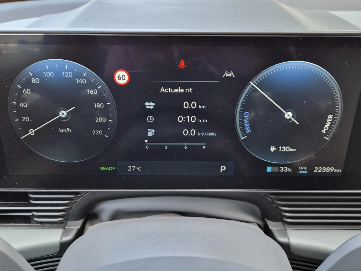 Lounge AWD 84 kWh / SOH 99% / Fabrieksgarantie tot 02-2030 / CCS snelladen / Head Up Display / Warmtepomp / Trekgewicht 1600 kg / Elektrische achterklep / Stuur- Stoel & Achterbank verwarmin