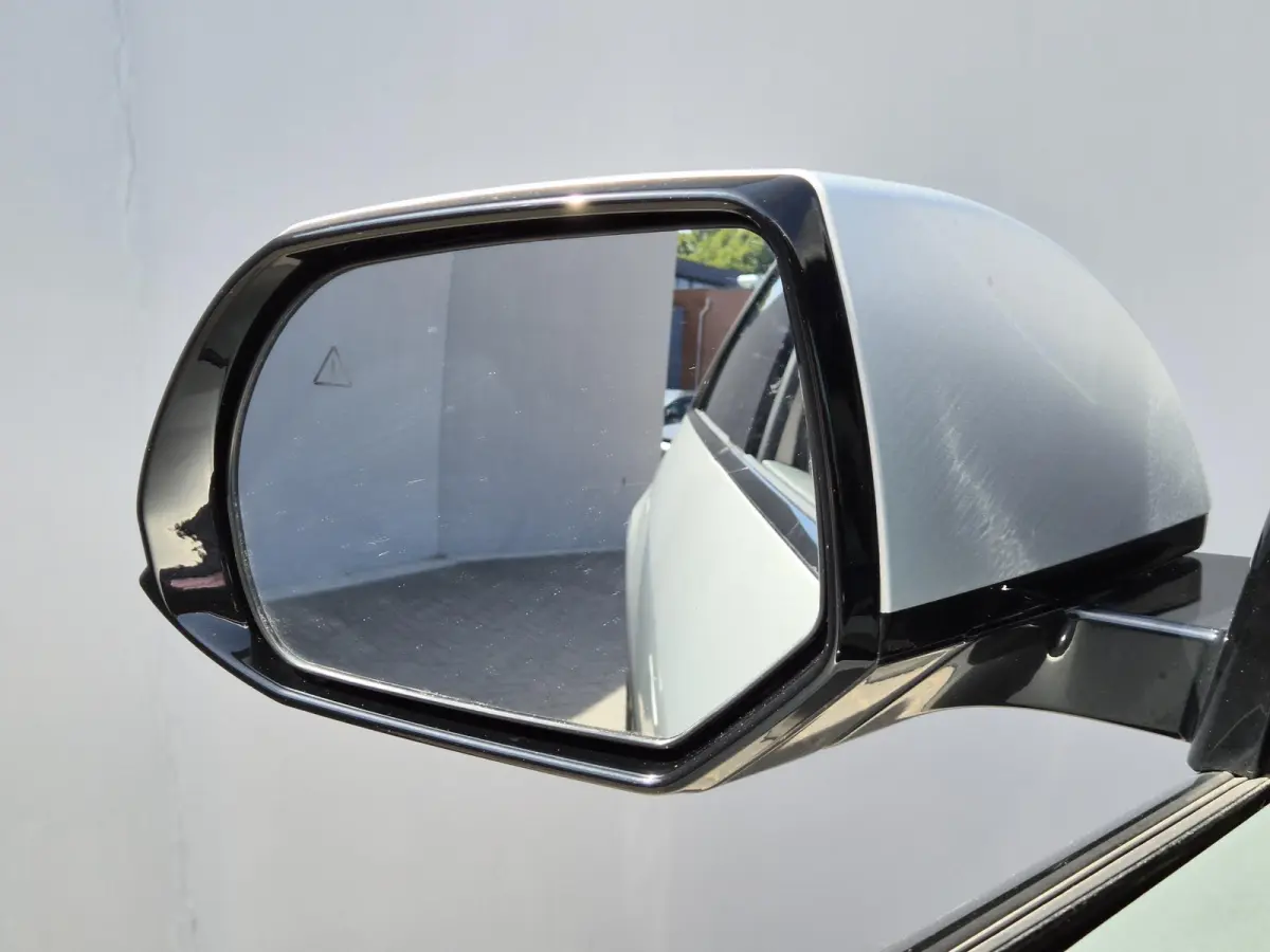 Lounge AWD 84 kWh / SOH 99% / Fabrieksgarantie tot 02-2030 / CCS snelladen / Head Up Display / Warmtepomp / Trekgewicht 1600 kg / Elektrische achterklep / Stuur- Stoel & Achterbank verwarmin