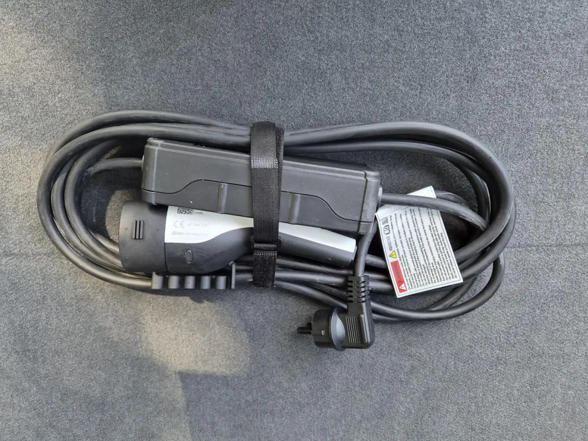 Lounge AWD 84 kWh / SOH 99% / Fabrieksgarantie tot 02-2030 / CCS snelladen / Head Up Display / Warmtepomp / Trekgewicht 1600 kg / Elektrische achterklep / Stuur- Stoel & Achterbank verwarmin