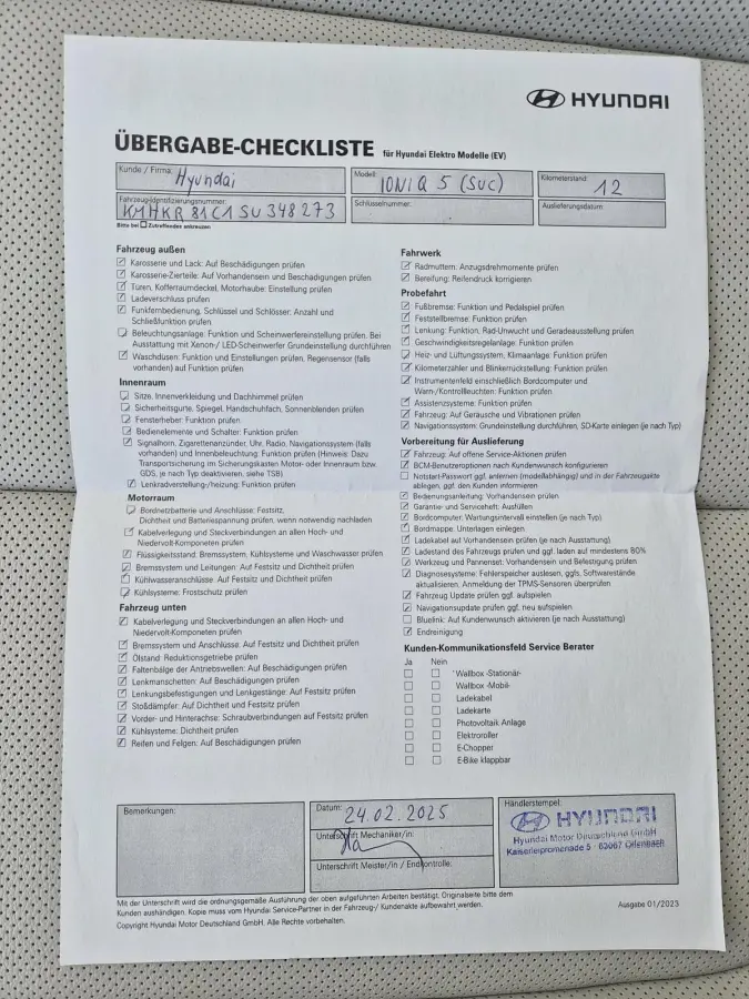 Lounge AWD 84 kWh / SOH 99% / Fabrieksgarantie tot 02-2030 / CCS snelladen / Head Up Display / Warmtepomp / Trekgewicht 1600 kg / Elektrische achterklep / Stuur- Stoel & Achterbank verwarmin