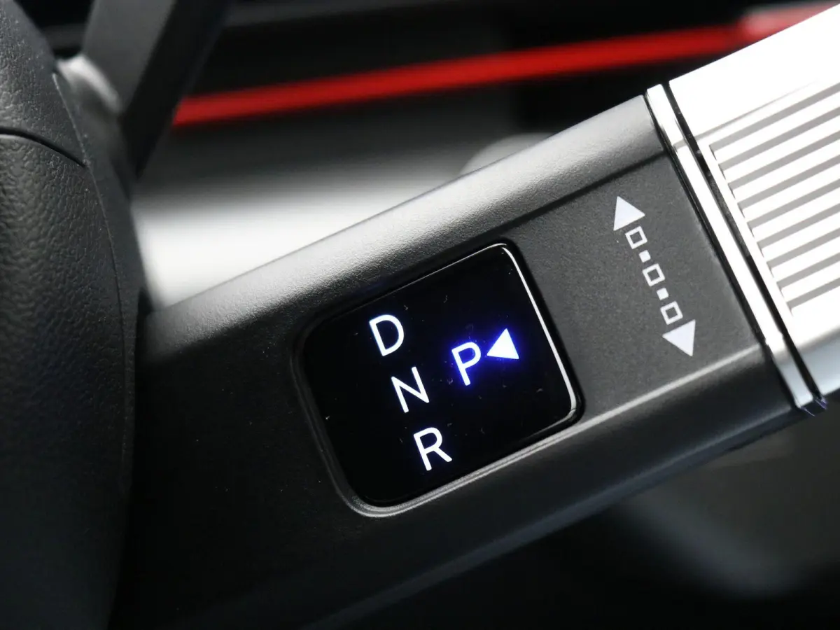 N Line Business 64.8 kWh / Adaptieve Cruise Control / Apple Carplay & Android Auto / Navigatie / Achteruitrijcamera / DAB / Climate Control /