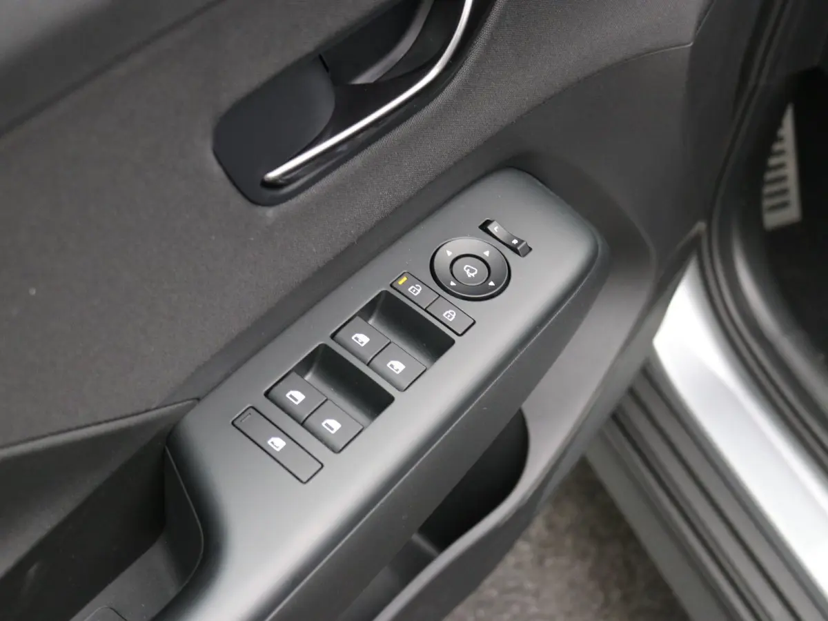 N Line Business 64.8 kWh / Adaptieve Cruise Control / Apple Carplay & Android Auto / Navigatie / Achteruitrijcamera / DAB / Climate Control /