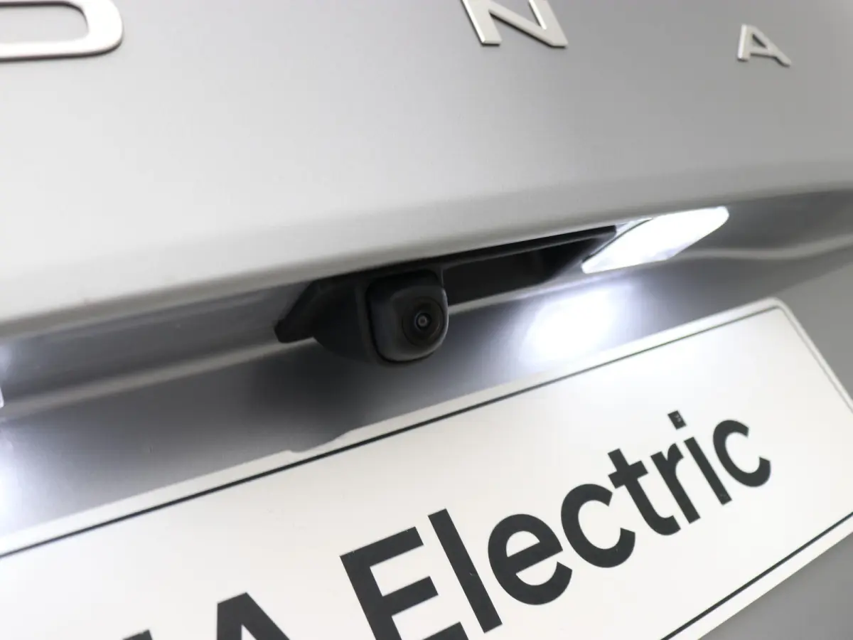 N Line Business 64.8 kWh / Adaptieve Cruise Control / Apple Carplay & Android Auto / Navigatie / Achteruitrijcamera / DAB / Climate Control /