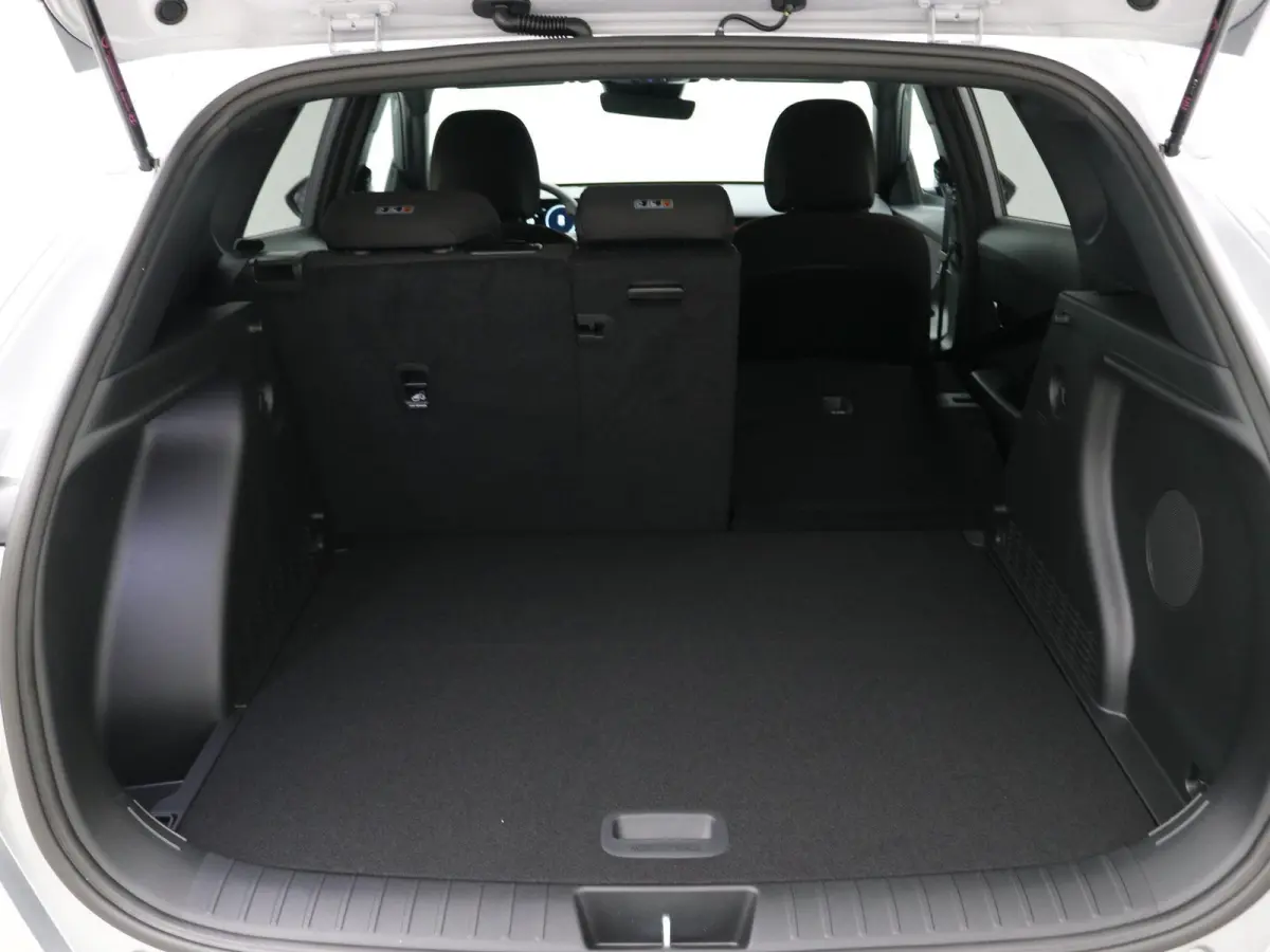 N Line Business 64.8 kWh / Adaptieve Cruise Control / Apple Carplay & Android Auto / Navigatie / Achteruitrijcamera / DAB / Climate Control /