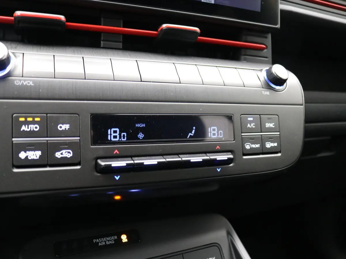 N Line Business 64.8 kWh / Adaptieve Cruise Control / Apple Carplay & Android Auto / Navigatie / Achteruitrijcamera / DAB / Climate Control /