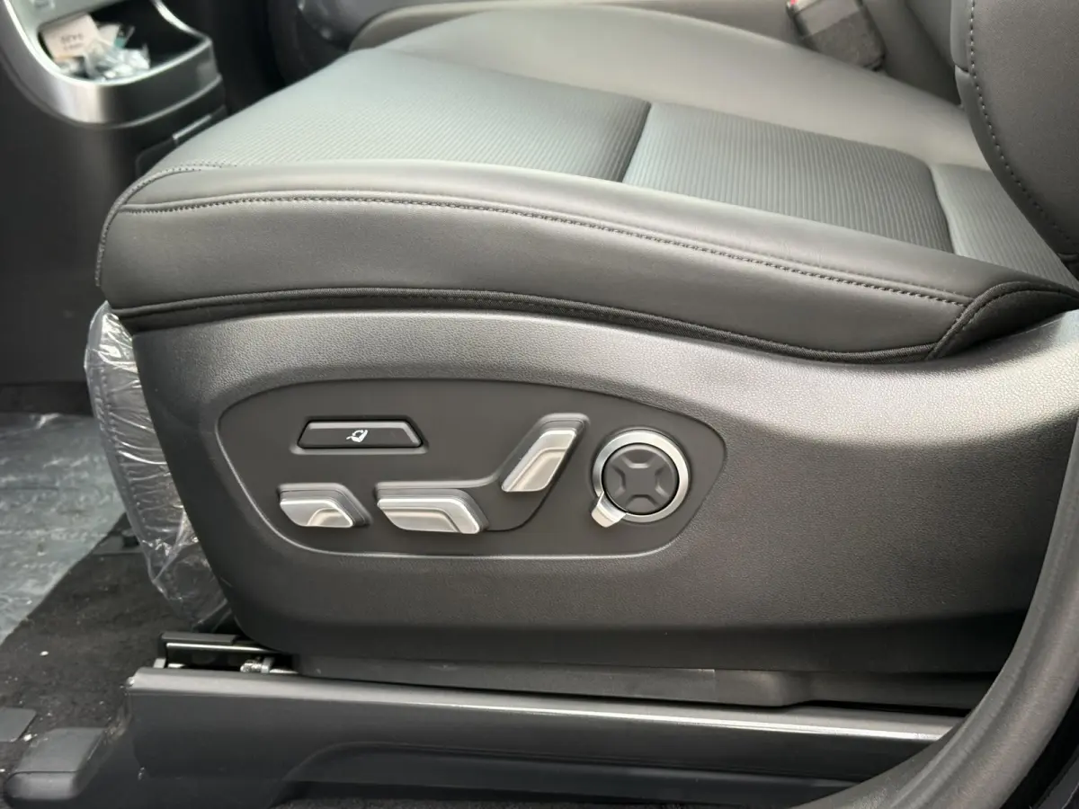 Lounge AWD 7p. 110.3 kWh / Demo voordeel  Direct beschikbaar / Stoelmassage / Stoel- & Stuurverwarming / Stoelverkoeling Voor + Achter / glazen Schuif- & Kanteldak / 360 Camera /