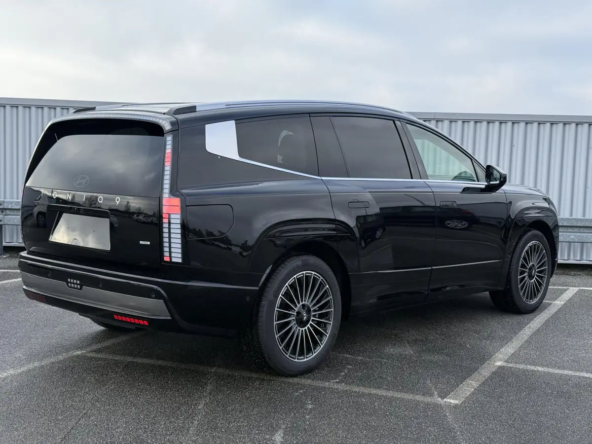 Lounge AWD 7p. 110.3 kWh / Demo voordeel  Direct beschikbaar / Stoelmassage / Stoel- & Stuurverwarming / Stoelverkoeling Voor + Achter / glazen Schuif- & Kanteldak / 360 Camera /