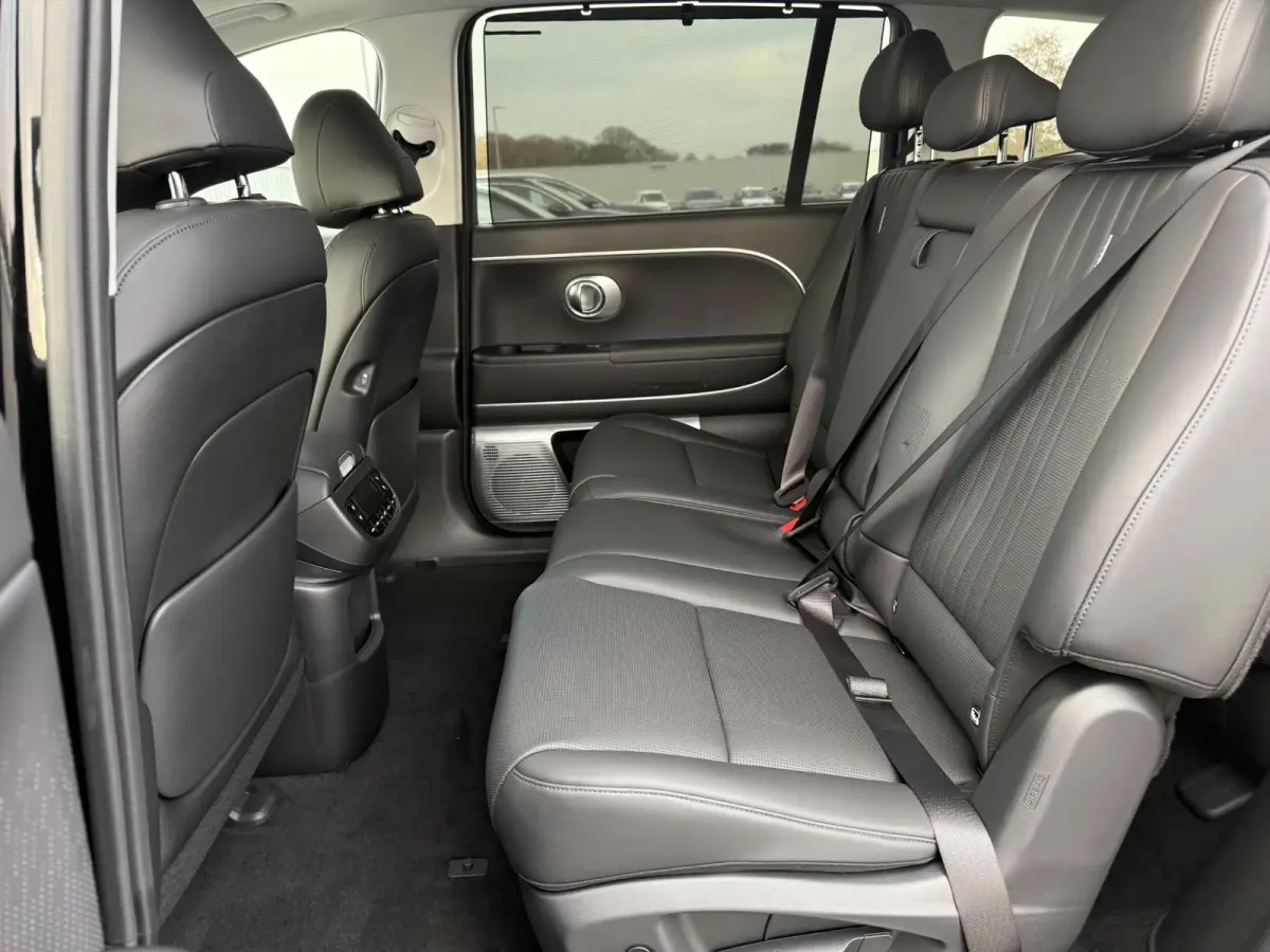 Lounge AWD 7p. 110.3 kWh / Demo voordeel  Direct beschikbaar / Stoelmassage / Stoel- & Stuurverwarming / Stoelverkoeling Voor + Achter / glazen Schuif- & Kanteldak / 360 Camera /
