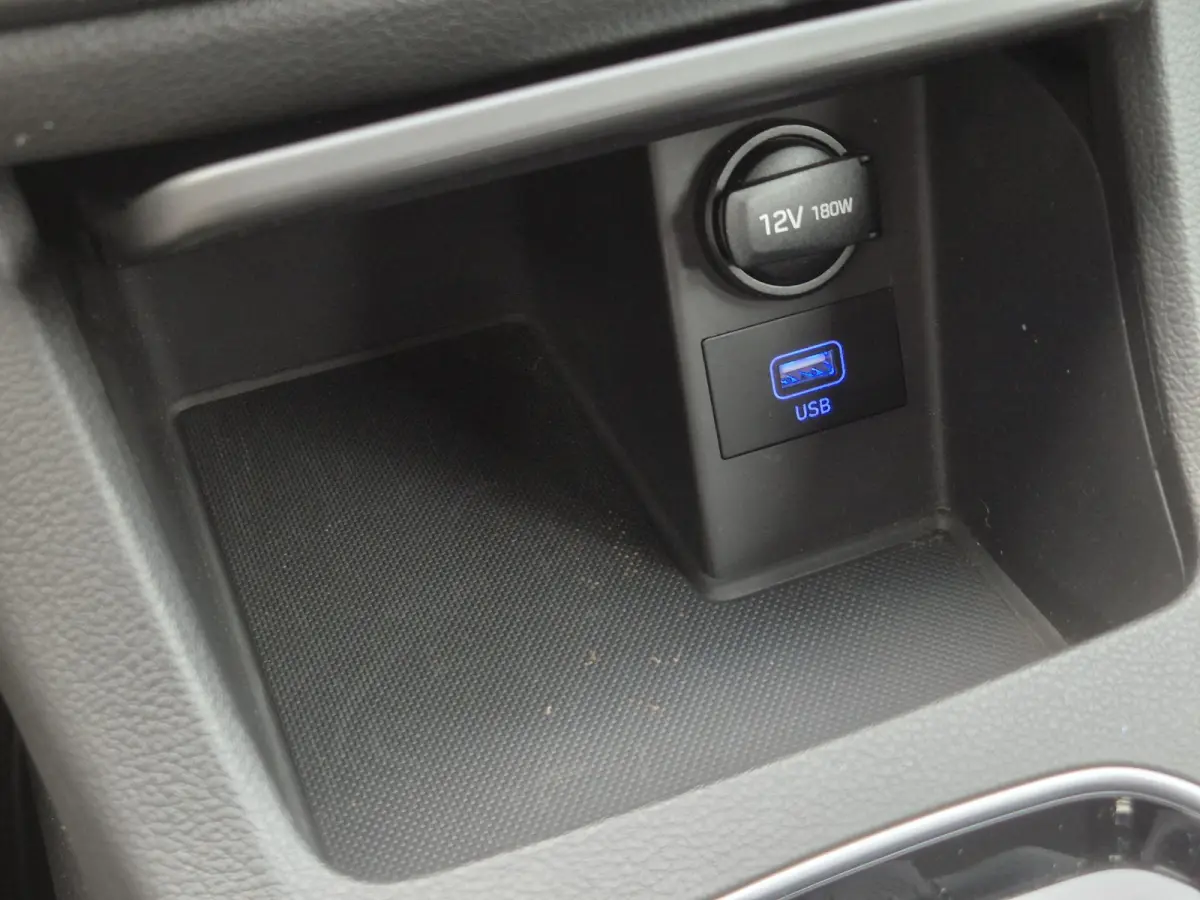 1.0 T-GDi MHEV Comfort Smart / Navigatie via Apple Carplay of Android Auto / Stuur en Stoel verwarming / Achteruitrijcamera / Cruise control / Keyless Entry/Start / Climate control /