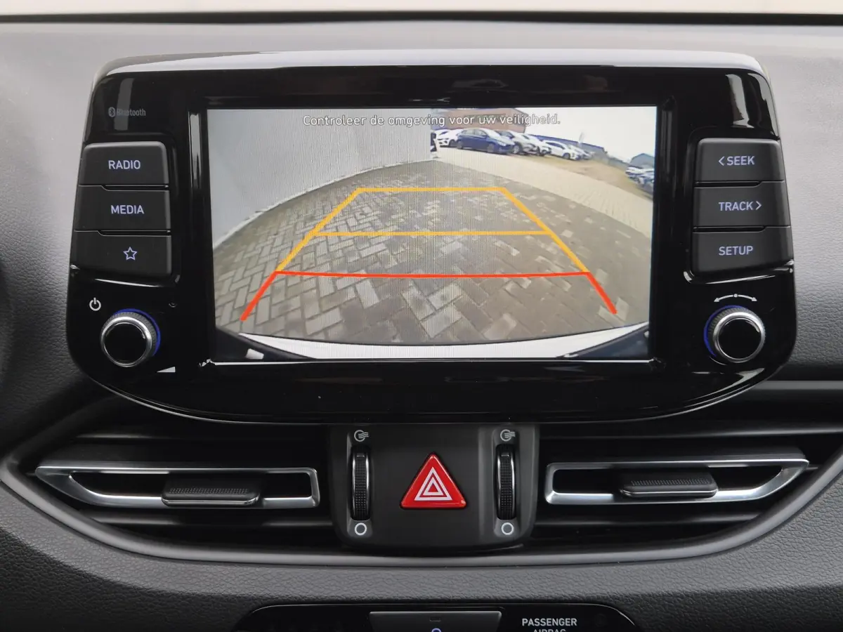 1.0 T-GDi MHEV Comfort Smart / Navigatie via Apple Carplay of Android Auto / Stuur en Stoel verwarming / Achteruitrijcamera / Cruise control / Keyless Entry/Start / Climate control /