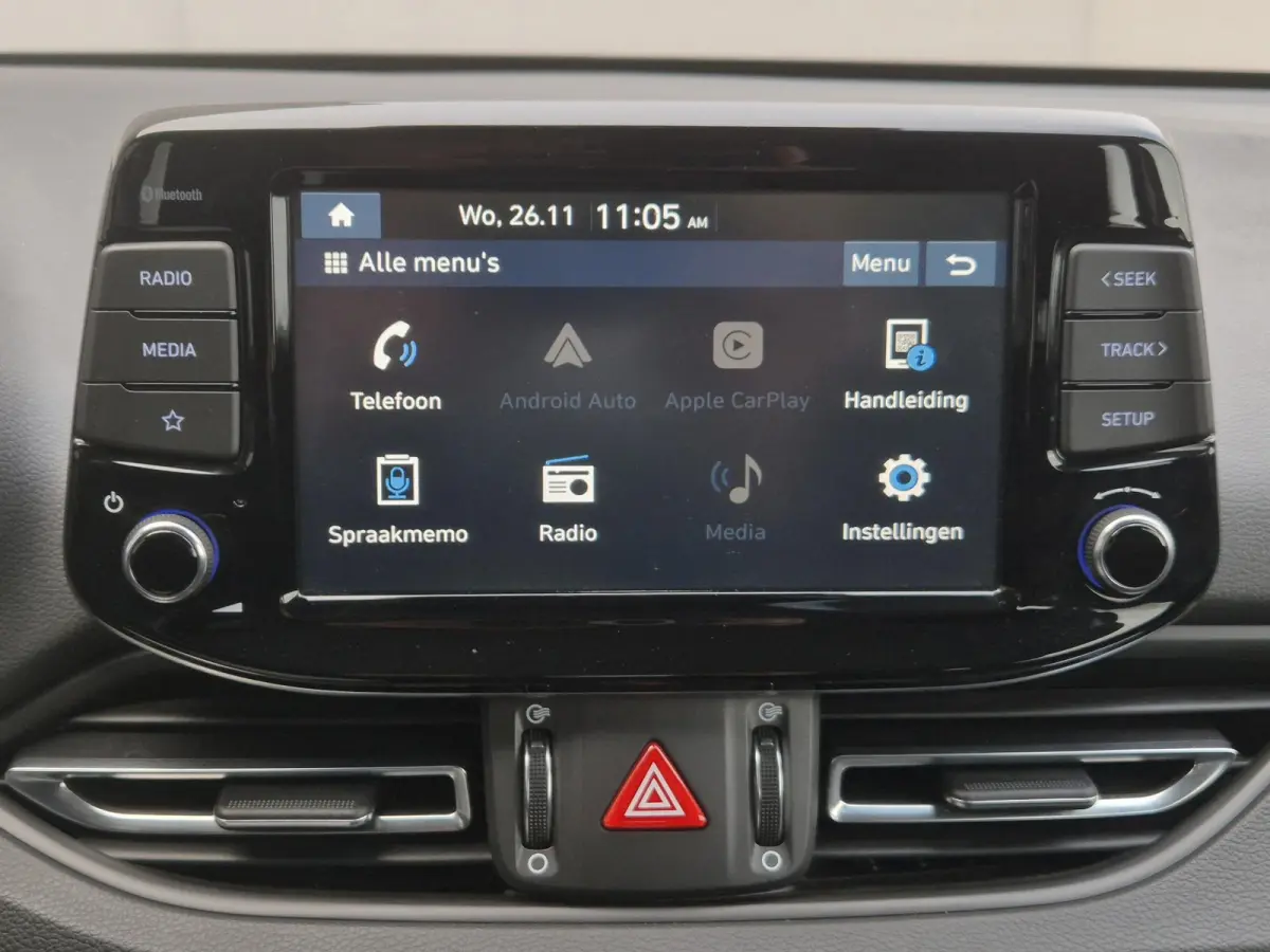 1.0 T-GDi MHEV Comfort Smart / Navigatie via Apple Carplay of Android Auto / Stuur en Stoel verwarming / Achteruitrijcamera / Cruise control / Keyless Entry/Start / Climate control /