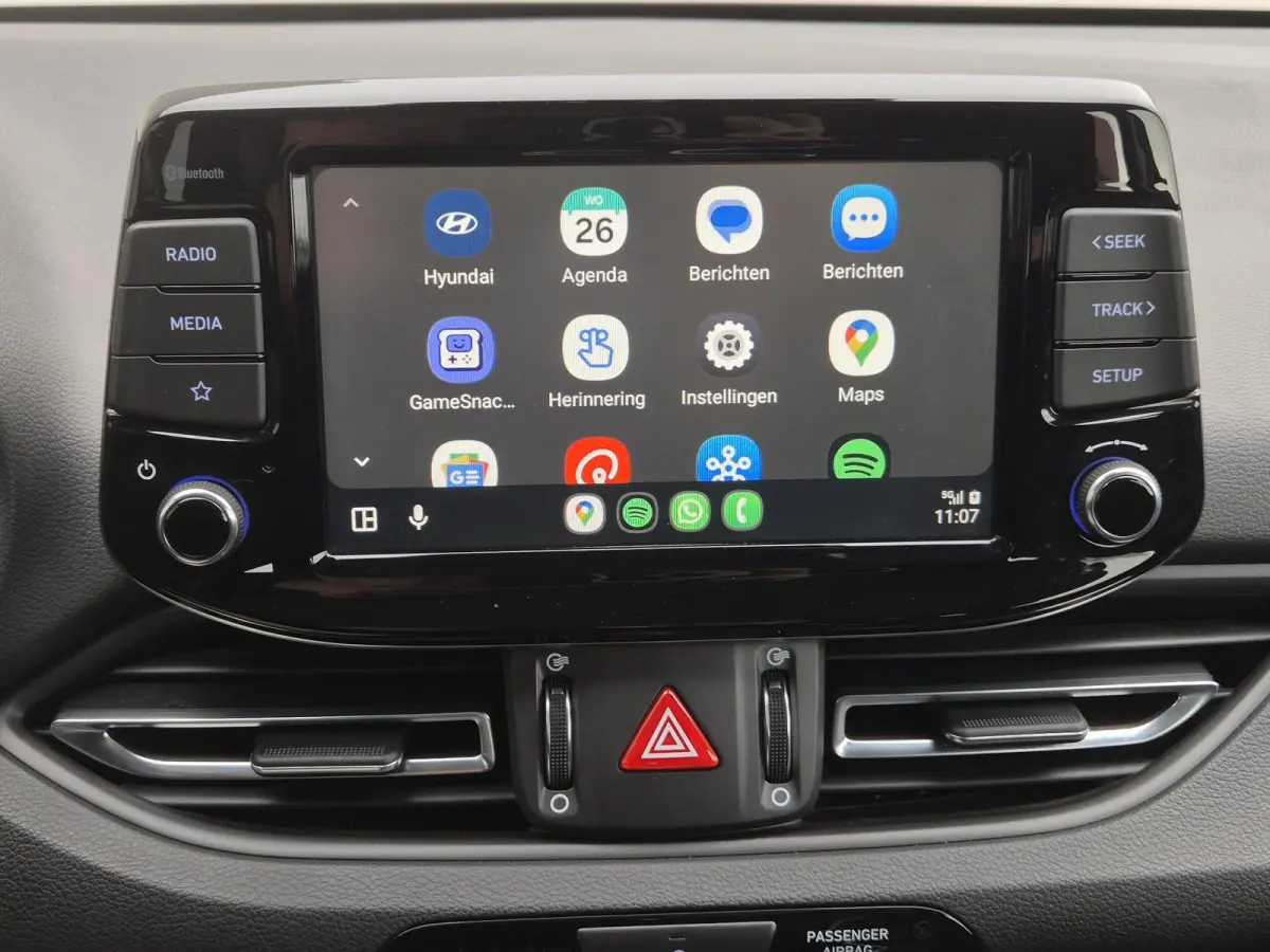 1.0 T-GDi MHEV Comfort Smart / Navigatie via Apple Carplay of Android Auto / Stuur en Stoel verwarming / Achteruitrijcamera / Cruise control / Keyless Entry/Start / Climate control /