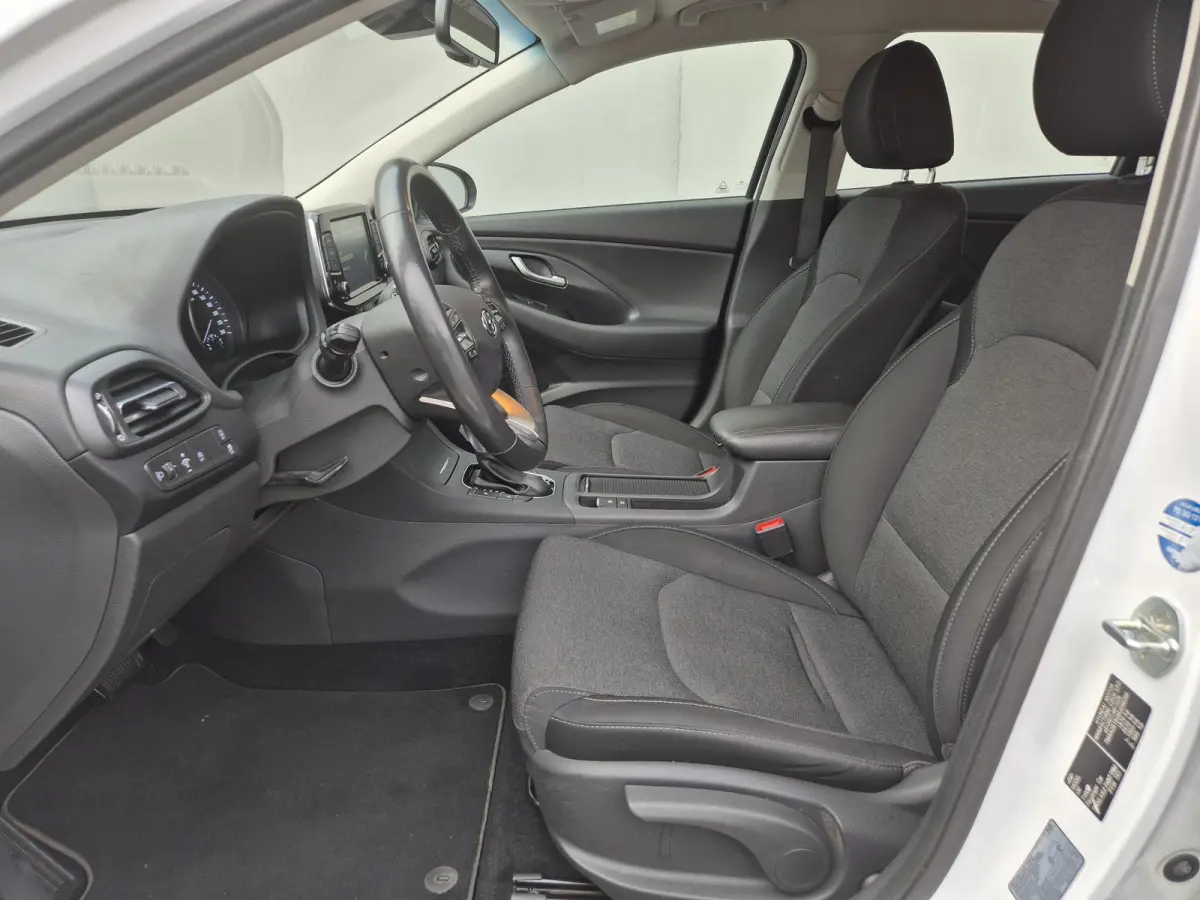 1.0 T-GDi MHEV Comfort Smart / Navigatie via Apple Carplay of Android Auto / Stuur en Stoel verwarming / Achteruitrijcamera / Cruise control / Keyless Entry/Start / Climate control /