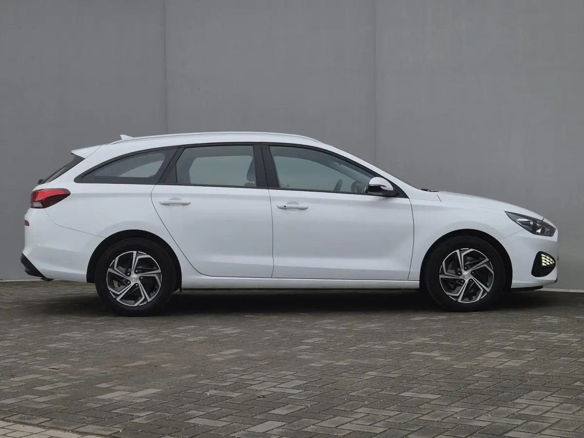 1.0 T-GDi MHEV Comfort Smart / Navigatie via Apple Carplay of Android Auto / Stuur en Stoel verwarming / Achteruitrijcamera / Cruise control / Keyless Entry/Start / Climate control /