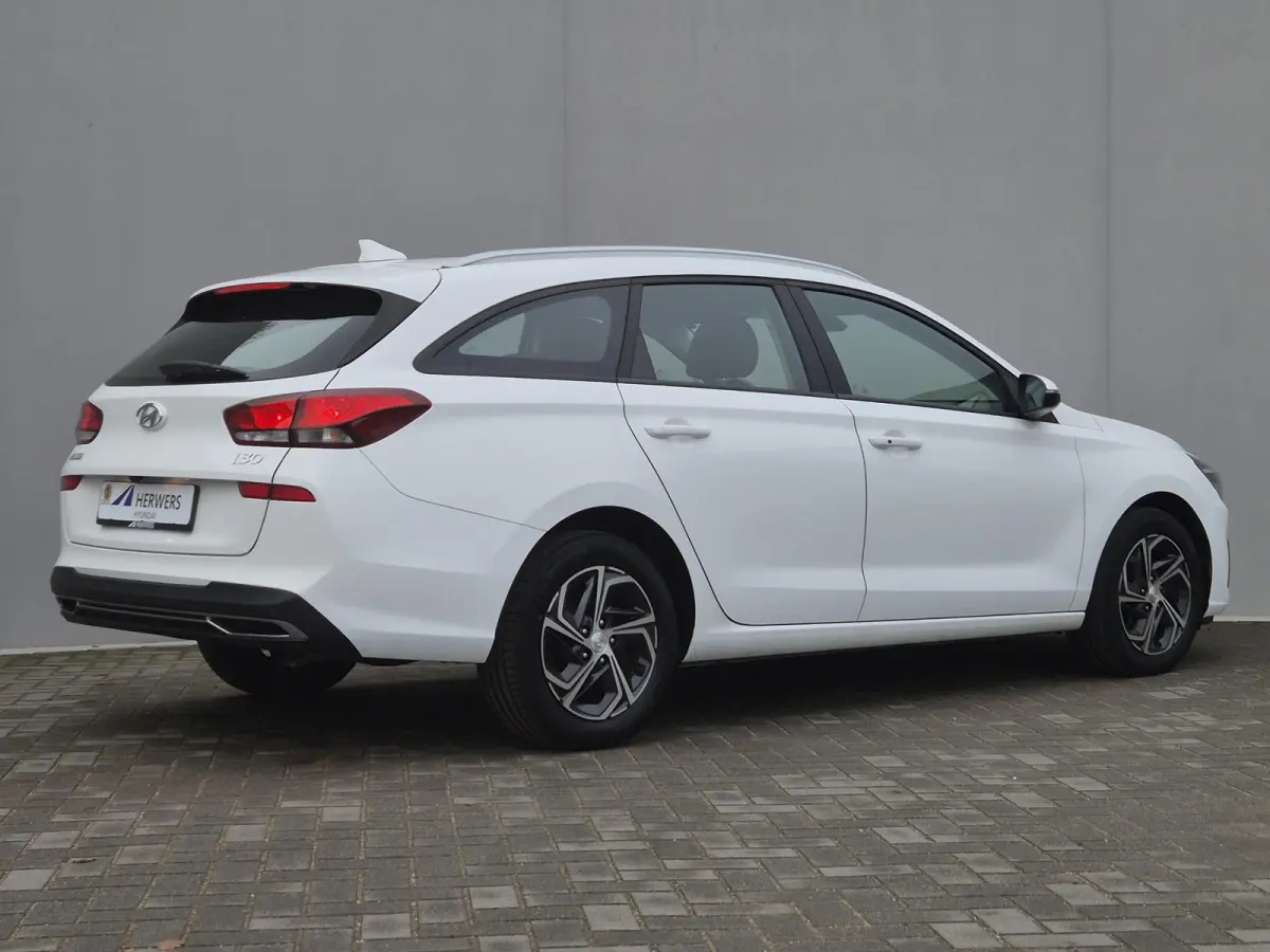 1.0 T-GDi MHEV Comfort Smart / Navigatie via Apple Carplay of Android Auto / Stuur en Stoel verwarming / Achteruitrijcamera / Cruise control / Keyless Entry/Start / Climate control /