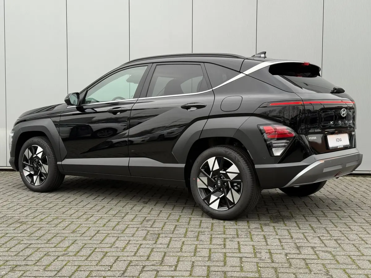1.6 GDI HEV Premium / Direct Leverbaar / Modeljaar 2026 / Navigatie / 18" LMV / Adaptieve Cruise Control / Parkeersensoren voor en achter / Stoelverkoeling / Stuurverwarming /