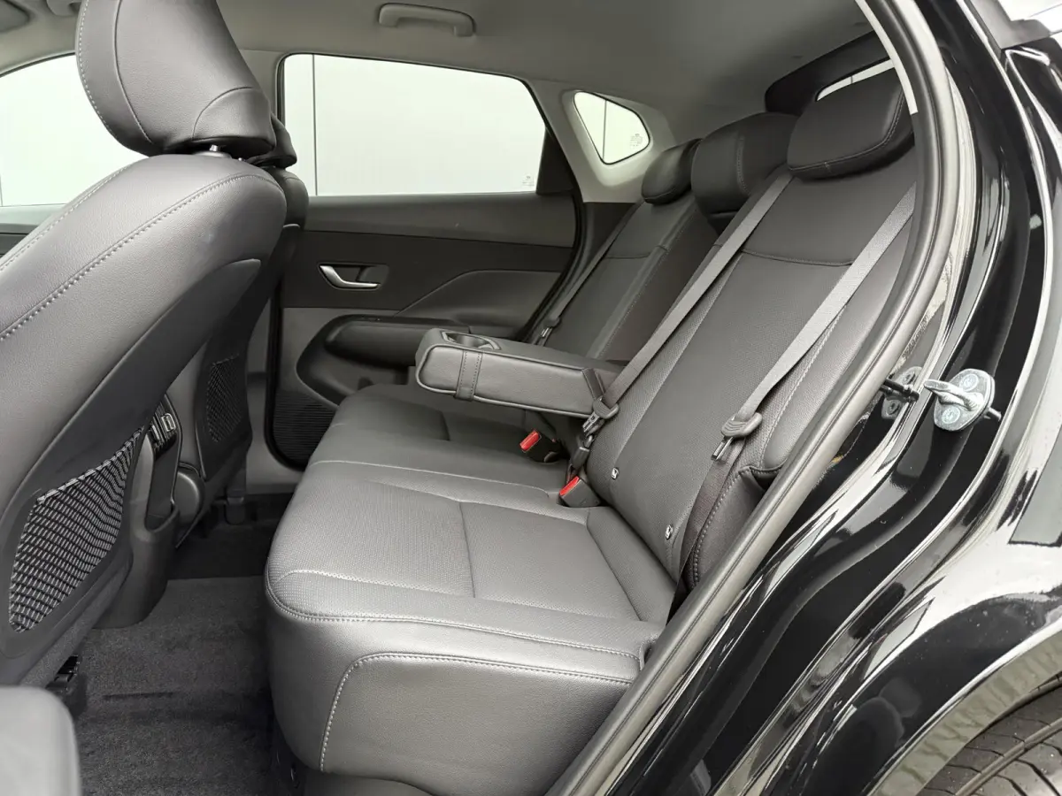 1.6 GDI HEV Premium / Direct Leverbaar / Modeljaar 2026 / Navigatie / 18" LMV / Adaptieve Cruise Control / Parkeersensoren voor en achter / Stoelverkoeling / Stuurverwarming /