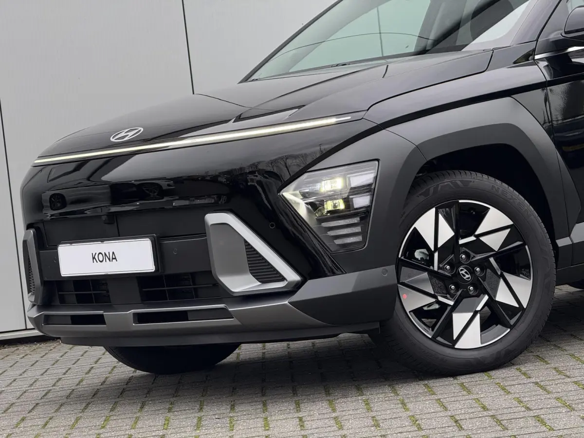 1.6 GDI HEV Premium / Direct Leverbaar / Modeljaar 2026 / Navigatie / 18" LMV / Adaptieve Cruise Control / Parkeersensoren voor en achter / Stoelverkoeling / Stuurverwarming /