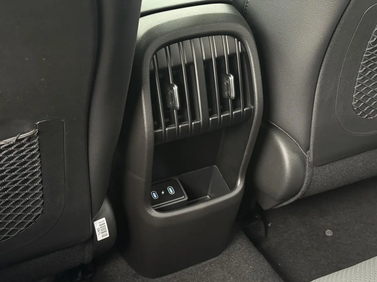 1.6 GDI HEV Premium / Direct Leverbaar / Modeljaar 2026 / Navigatie / 18" LMV / Adaptieve Cruise Control / Parkeersensoren voor en achter / Stoelverkoeling / Stuurverwarming /